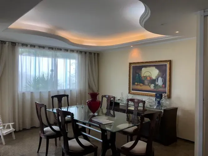 Casa com cinco suítes na Cidade dos Funcionários -  403m²