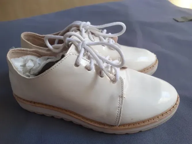 SAPATO BRANCO MOLECA TAMANHO 28