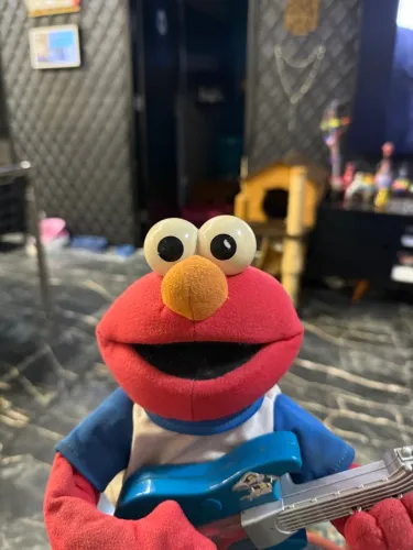 Elmo com Guitarra - Brinquedo Musical Divertido