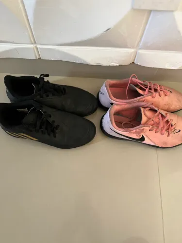 2 chuteiras Nike e Adidas tam 34