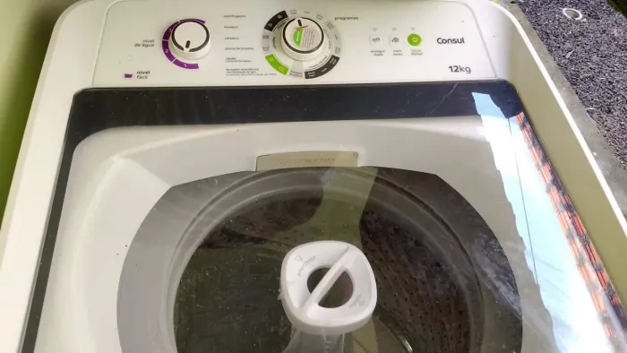Vendo máquina de lavar roupas funcionando perfeitamente com garantia total de 4 mês