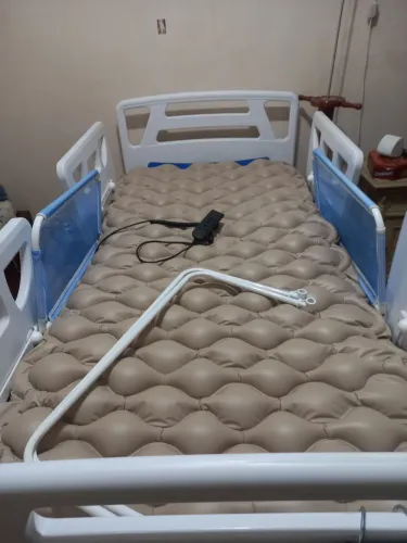 Vendo cama hospitalar motorizada quase nova