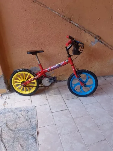 Bicicleta infantil aro 16 perfeita, praticamente nova Homem-Aranha