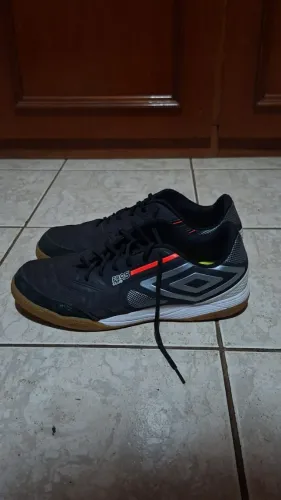 Chuteira Umbro Pro 5 Club Semi Nova