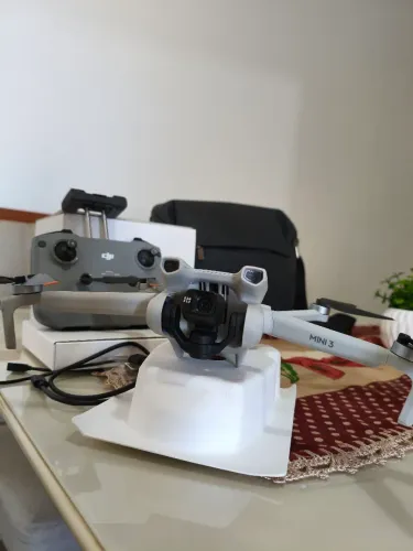 Drone DJI Mini 3, Completo Caixa e Bag Bolsa de transporte, Pouco Vôos, Passo Cartão