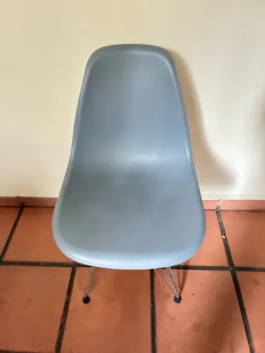Kit com 4 Cadeiras de Plástico cinza