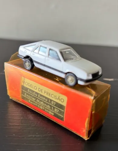 Miniatura Herpa - HO - 1:87 Monza Hacht Branco 