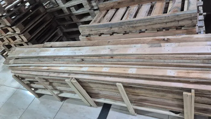 Ripas de paletes medida 2.45mt, largura 0.05cm, 4.00 reais cada, entregamos com taxa.