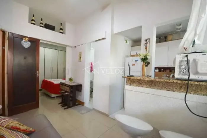 Kitnet/Conjugado : / Residencial / Glória