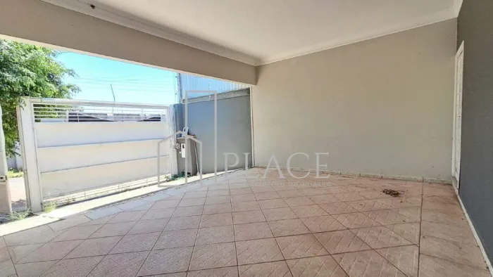 Casa com 3 Suítes no Bairro Esmeralda, Com Possibilidades de ser Comercial - Terreno 350M²