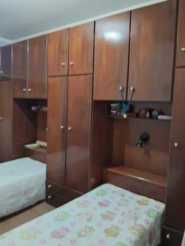 Guarda roupa com 2 camas de solteiro embutidas