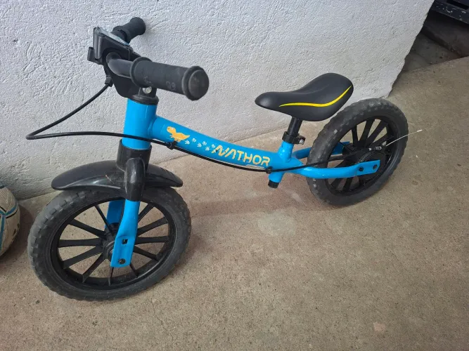 Bicicleta infantil de equilíbrio