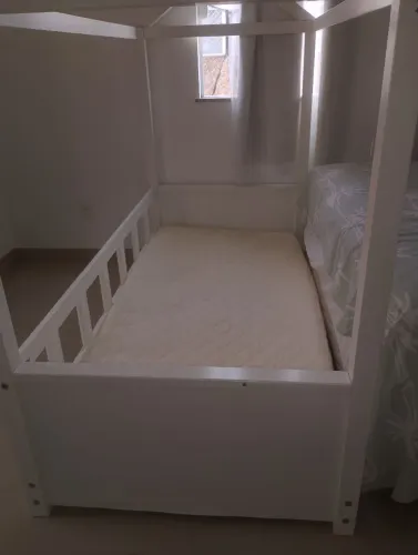 Cama estilo casinha tem o telhado está guardado tá perfeito 