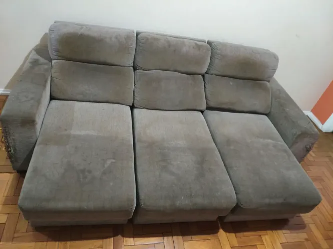 Sofá três lugares