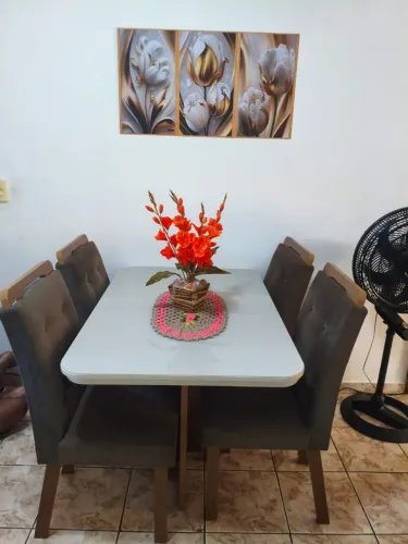 Mesa de 4 cadeiras