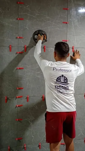 Pedreiro azulejista e pintor profissional