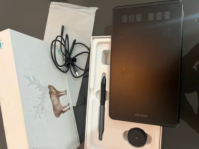 Mesa Digitalizadora Huion Inspiroy H640P com Caneta