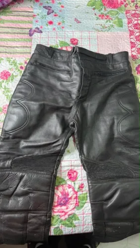 Calça de Motociclismo Preta em Couro - Tam 44 ? X11