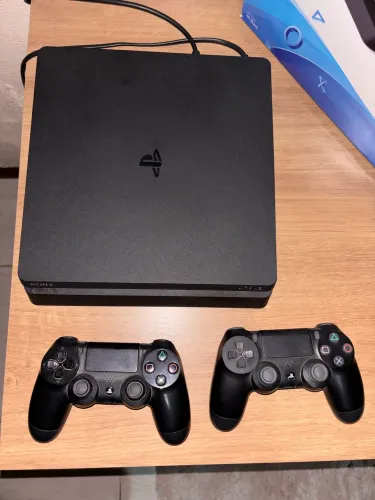 Play 4 500gb 2 controles