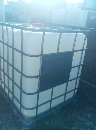 Vende se contentor gradeado de 1000 litros 