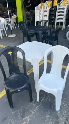 Jogo - Mesa + Cadeira De Plástico Bistrô PRATAGY