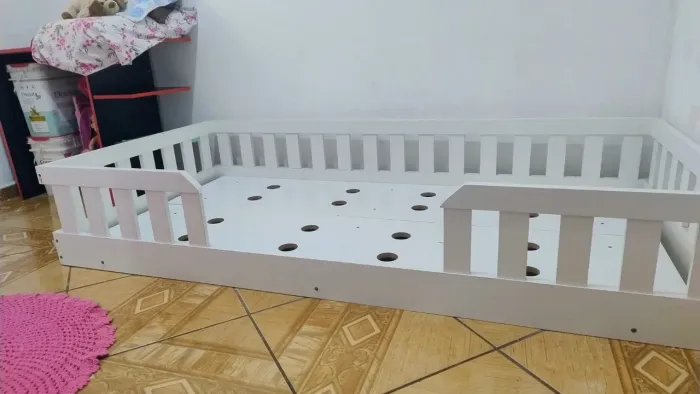 Cama montessoriana infantil 