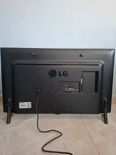 TV LG 42" LED Full HD - Modelo 42LB550V (usada)