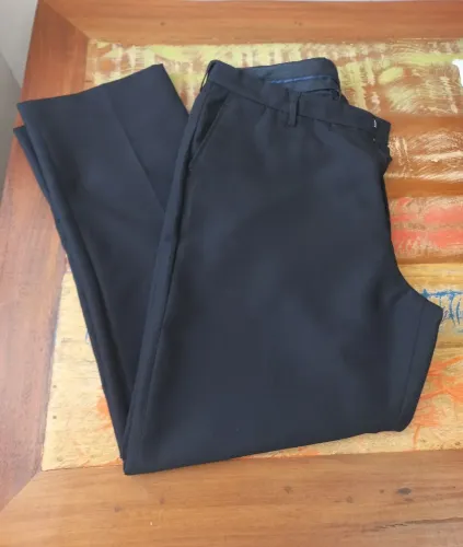 Calça social masculina preta  - Renner - Tam. 44 - Em ótimo estado 