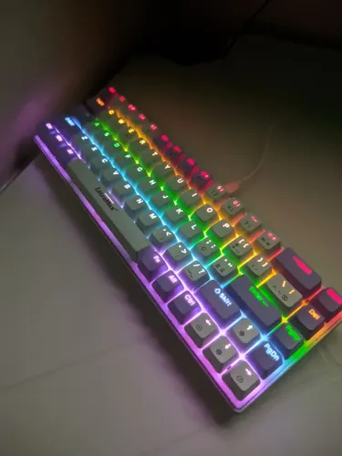 VENDO TECLADO MECÂNICO,SWITCH RED, POUCO TEMPO DE USO
