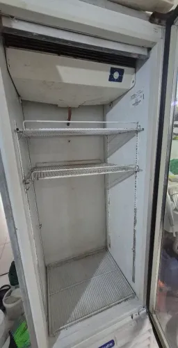 Geladeira metalfrio expositora nota 6 mas bem funcional