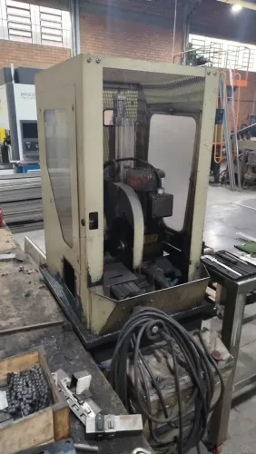 Serra automática para corte em tubos 