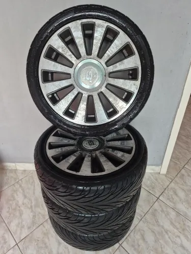 4 Rodas aro 17 + pneus inclusos 