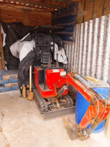 MINI ESCAVADEIRA DIESEL 12 HP 1000 KG CABINE ABERTA NAGANO