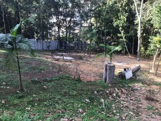 Terreno de 1.000m² em Condomínio de Luxo em Cotia-SP, no Bairro Jardim Colibri - Oportunid