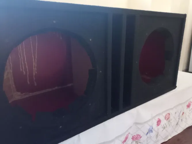 Caixa de som automotivo para dois de 12 polegadas bem nova barbada.