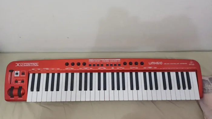 Teclado Controlador MIDI Behringer UMX610 61 Teclas - Seminovo, 100% Funcional