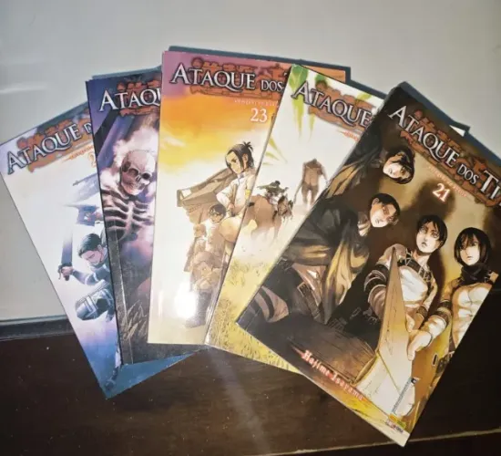 Mangás Attack on Titan vol. 20, 21, 23, 26 e 28