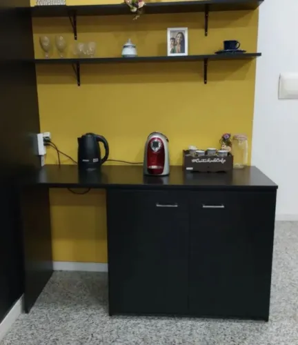 Aparador armário escritório com compartimento para frigobar