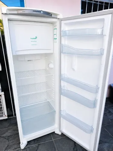 Geladeira Consul Frost-Free.
