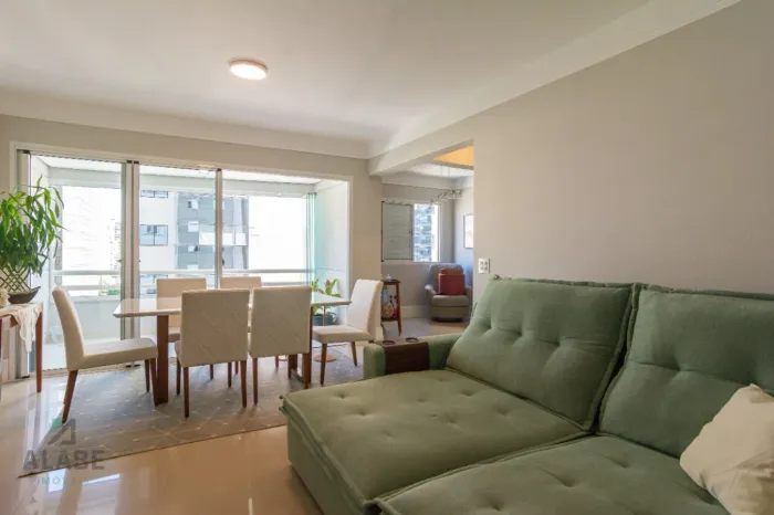 Apartamento para venda em Moema com 3 quartos, sendo 1 suíte, 104m²