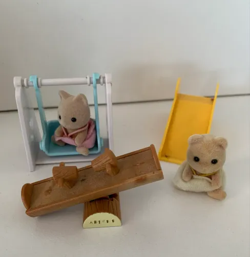Sylvanian Families Brincando no parque 