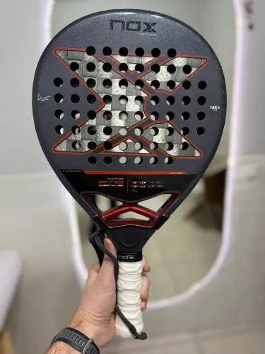 Raquete Padel Nox at10 2025 18k tapia (com reparo)