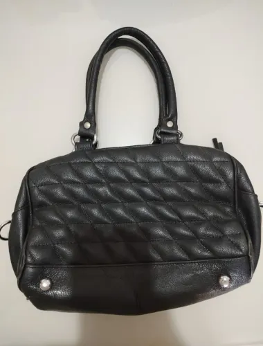 Bolsa preta em couro legítimo