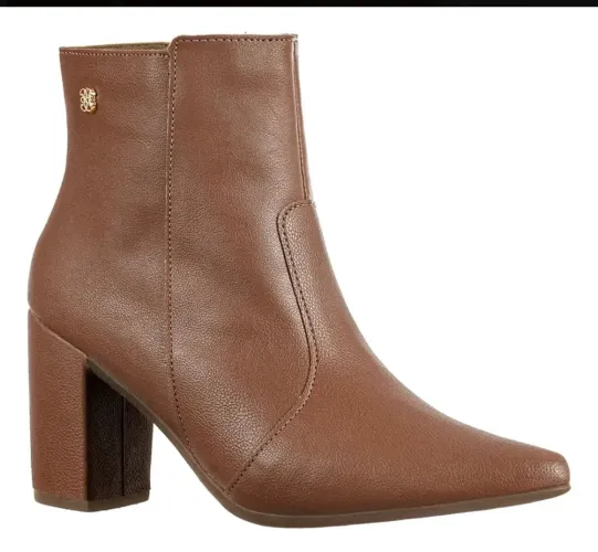 Bota Feminina Cano curto Salto Médio Confortável NOVA Pé N°36