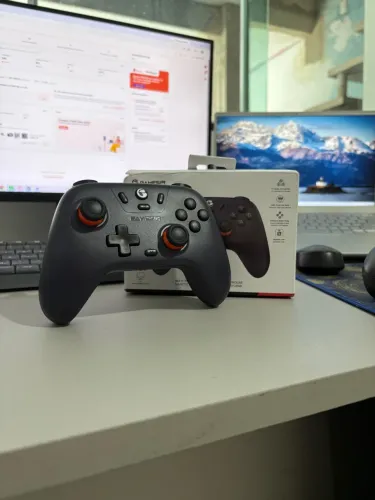 Controle Gamesir NOVA LITE Hall Effect RECARREGAVEL USB DONGLE E BLUETOOTH