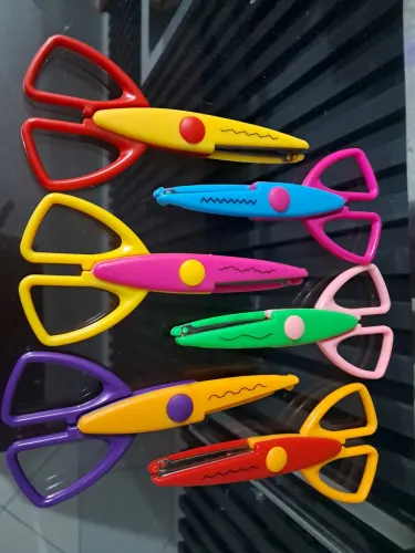 6 tesouras com vários cortes coloridas, apenas para papéis, seguro para crianças.