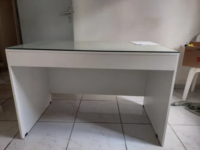 Escrivaninha MDF + Tampo de Vidro (Usada)