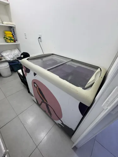 Freezer Horizontal Metalfrio com tampa de vidro 220v
