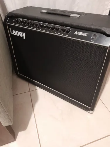 Amplificador laney  lv300 twin