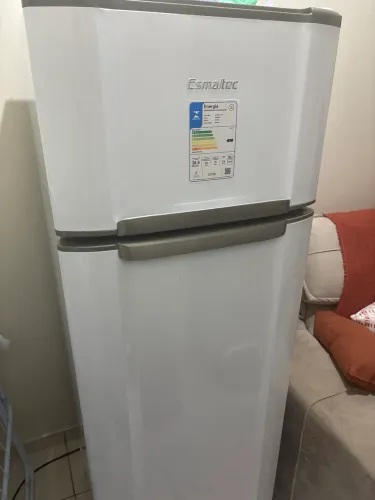 Geladeira Esmaltec Dupla 276L - 18 meses de uso